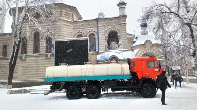 70 tone de apă potabilă vor fi livrate la cinci lăcașe sfinte din Chișinău