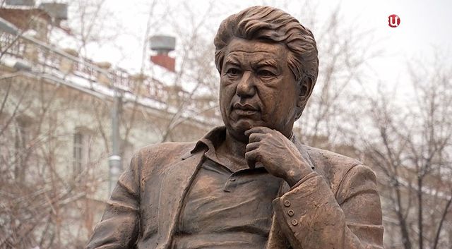 Собянин открыл памятник писателю Чингизу Айтматову