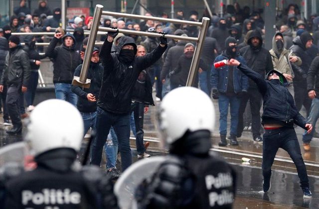 Brusel protestoval proti migraci, policie nasadila vodní dělo