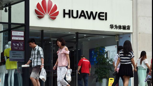 Angajați Huawei, sancționați pentru că au trimis mesaje de Anul Nou pe contul oficial de Twitter al companiei
