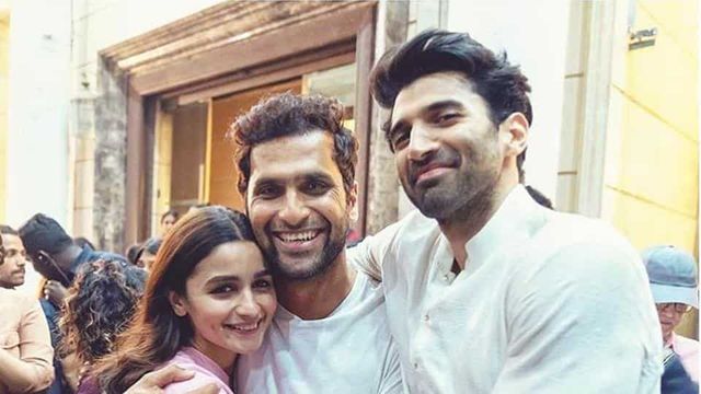 Alia Bhatt Wraps Shooting For 'Kalank', Shares Pic From Sets
