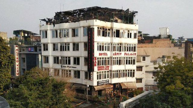 17 души загинаха при пожар в Индия