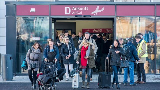 Aeroporturile din Berlin, blocate de o grevă a personalului de securitate