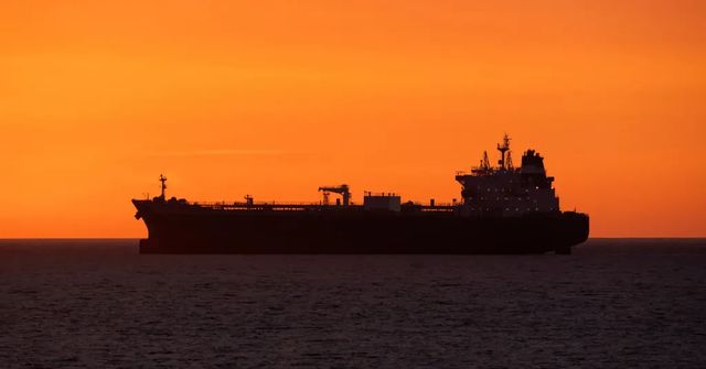 Ropa z nouzových rezerv se dostane na evropský trh až koncem března