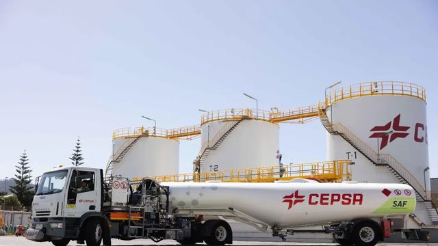 Cepsa amplía a Canarias la comercialización de su combustible sostenible para aviación