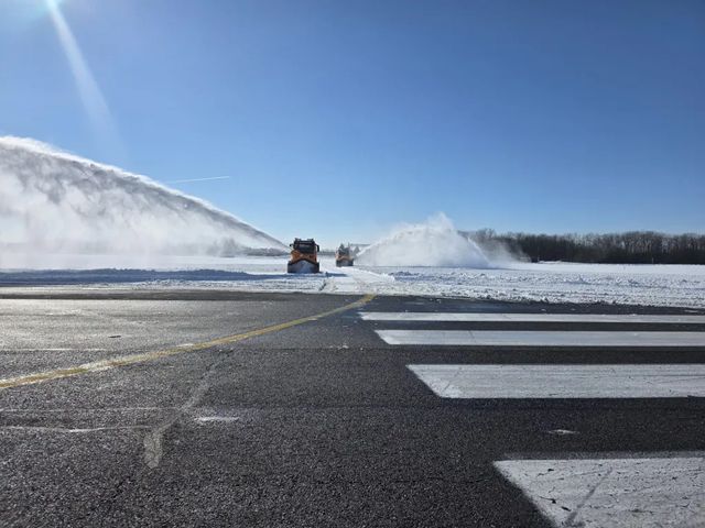 Trafic aerian în condiții de iarnă pe Aeroporturile Otopeni și Băneasa