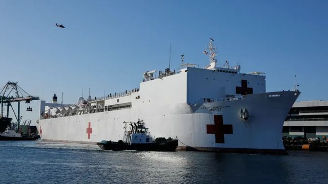 Trump oznámil, že posílá do Grónska americkou nemocniční loď