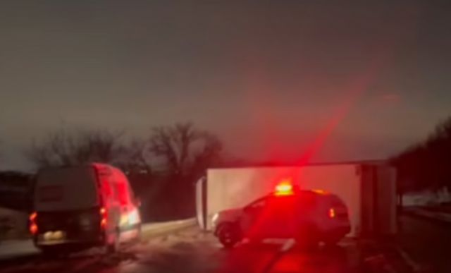 Trafic blocat pe șoseaua Balcani, după Grătiești: un camion s-a răsturnat și a închis complet drumul