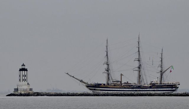 Giorgia Meloni in visita alla nave Amerigo Vespucci a Gedda per il tour mondiale