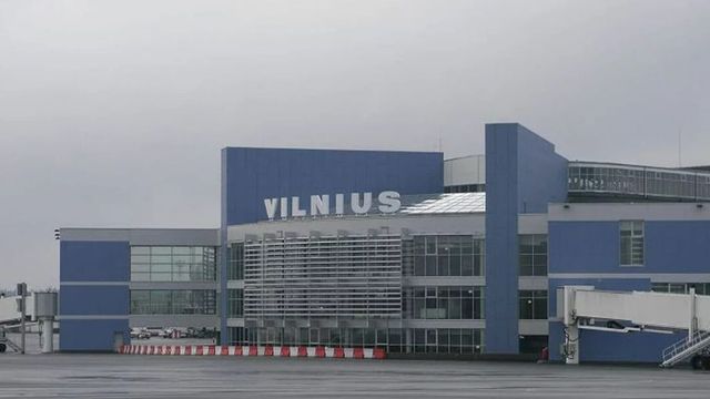 Aereo cargo si schianta vicino all'aeroporto di Vilnius