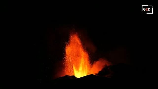 Aeroportul din Catania, Sicilia, reduce numărul zborurilor din cauza activității vulcanului Etna