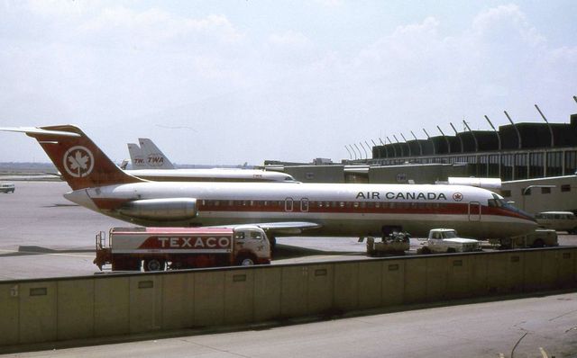 Air Canada a anulat sute de zboruri în contextul grevei însoțitorilor de zbor