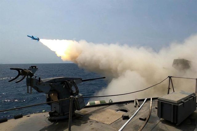 Irán anuncia ataques contra un hangar de EEUU en Jordania y dos destructores de la Armada estadounidense