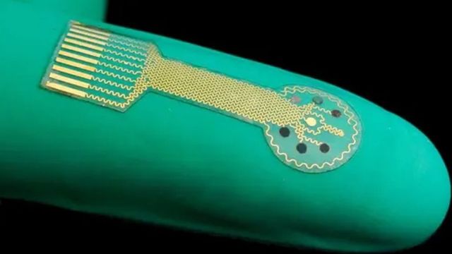 Un “bandaj inteligent” cu biosenzori ar putea ajuta la vindecarea rănilor cronice