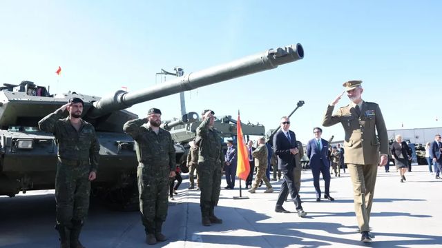 El Rey se marcha orgulloso de los militares españoles tras su gira por los países bálticos