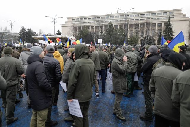 Ceferiști, militari, polițiști, mineri, pădurari și siderurgiști protestează la Guvern împotriva ordonanței-trenuleț