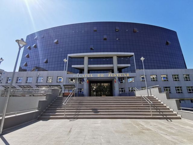 Alarmă falsă cu bombă la Palatul de Justiție Prahova