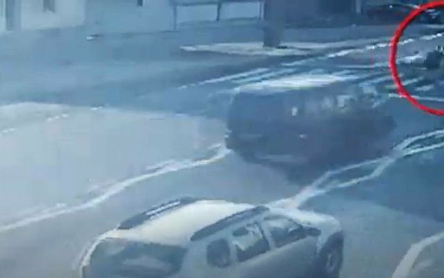 Momentul în care un copil de 12 ani este spulberat de o dubă pe o trecere de pietoni la Timișoara VIDEO