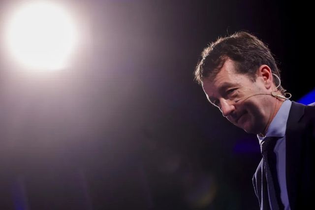 La fusión de Indra con la empresa de los Escribano tensiona a Moncloa y castiga a la acción