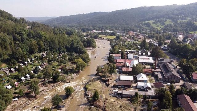 Ráno bylo v Česku přes sto povodňových stavů, hladiny dál klesají