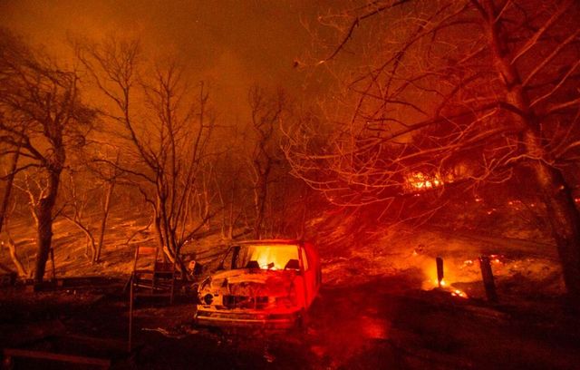 Разрушительные лесные пожары в США затронули территорию 12 штатов