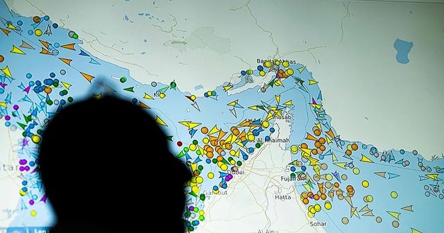 Teherán extiende la guerra a Emiratos Árabes con un ataque contra un puerto clave