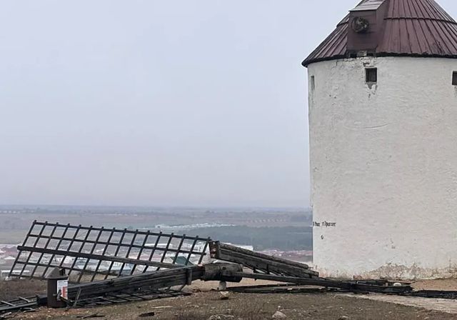 La borrasca Kristin destroza varios molinos de viento centenarios en La Mancha