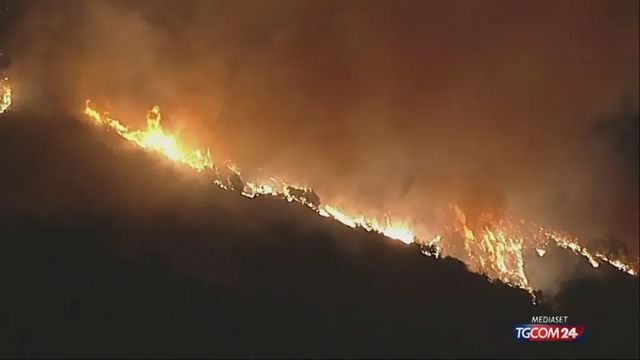 In California il vento dà tregua ma monta la rabbia