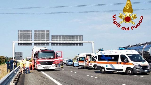 Scontro tra 4 veicoli sulla A4 nel Milanese, due morti e tre feriti
