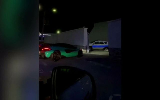 Austriac prins pe o stradă din Arad la volanul unei mașini neînmatriculate și cu număr fals