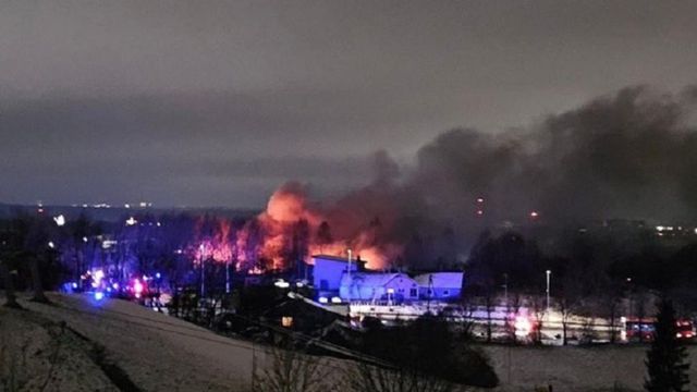 Un avion de marfă s-a prăbușit peste o clădire de lângă aeroportul Vilnius din Lituania