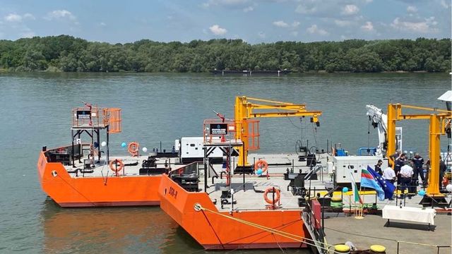 Баржа с химически торове потъна край Свищов