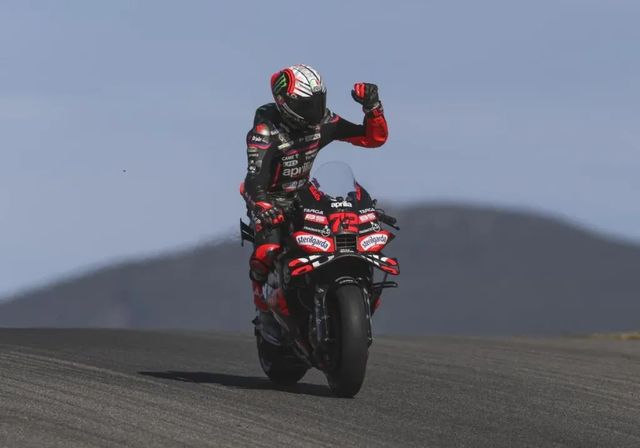 Marco Bezzecchi le gana el duelo a Pedro Acosta por la pole