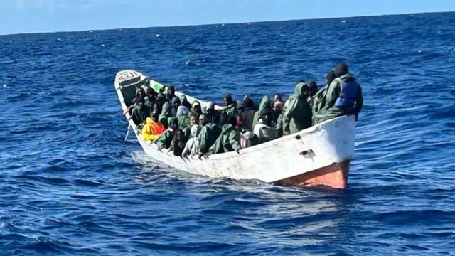 Más de 80 muertos en un cayuco rescatado al sur de Canarias tras 26 días a la deriva