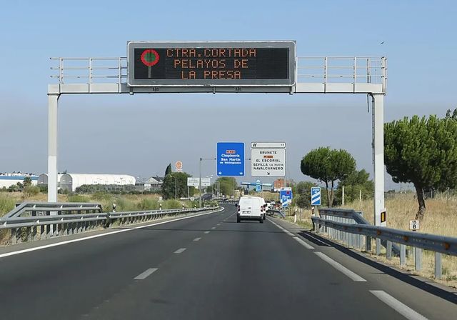 Carreteras cortadas este viernes por los incendios forestales, consulta el mapa actualizado de la DGT