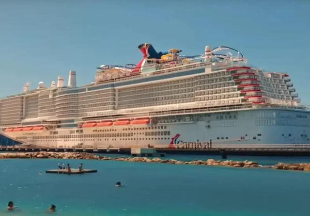 El crucero “Stars of the Seas” evita entrar en el astillero de Cádiz por temor a la huelga