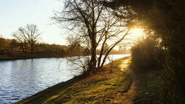 Déšť a obleva zvedly ráno hladiny některých toků v Česku na povodňovou bdělost