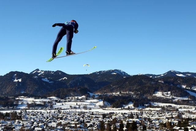 ŽIVĚ: Nabitá sportovní sobota je v plném proudu. Běžci na lyžích závodí ve sprintu v Engadinu