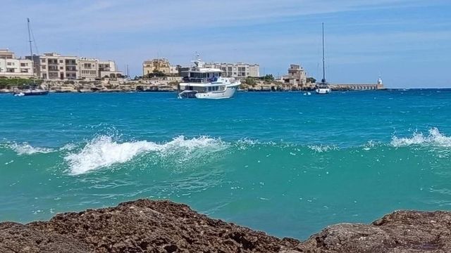Gennaro Cagnazzo muore dopo essersi tuffato tra le onde per salvare i figli gemelli di 8 anni