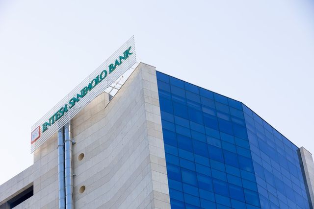 Recomandări pentru clienții First Bank după integrarea în Intesa Sanpaolo Bank Romania: ghid de activare a serviciilor