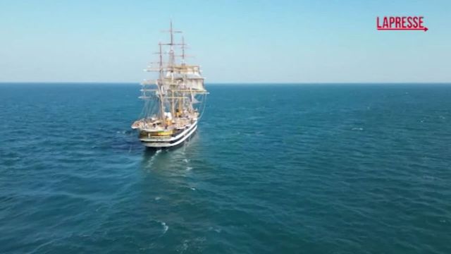 Natale sulla Nave Amerigo Vespucci, il veliero della Marina arriva ad Abu Dhabi