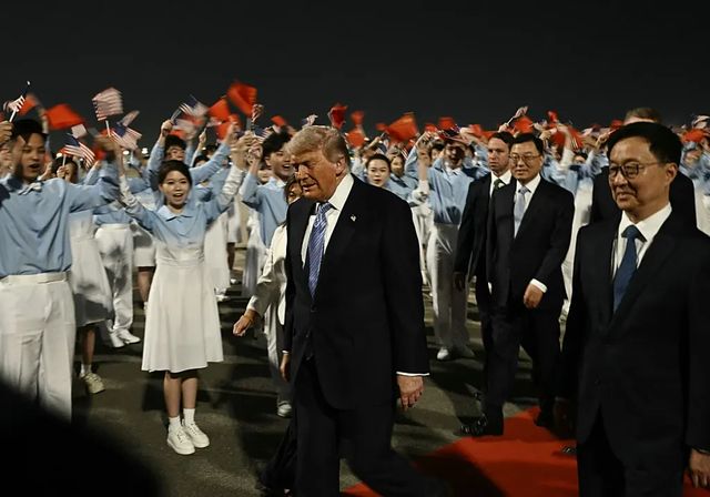 Trump llega a China para una cumbre bilateral que será clave para el mundo