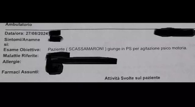 Va in pronto soccorso per dei dolori, il medico lo manda a casa e nel foglio dimissioni scrive: «Paziente scassamaroni»