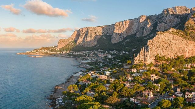 Situație critică într-un oraș din Sicilia: mii de oameni evacuați după o alunecare masivă de teren