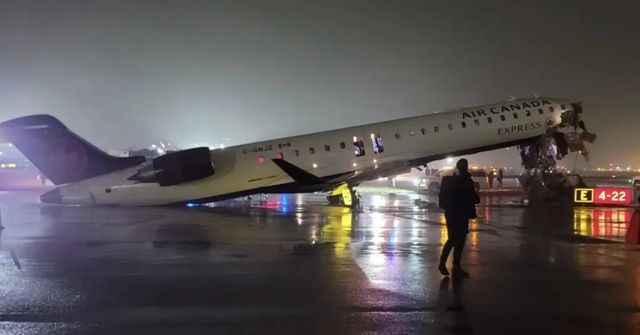 Na newyorském letišti LaGuardia se srazilo letadlo s hasičským vozem