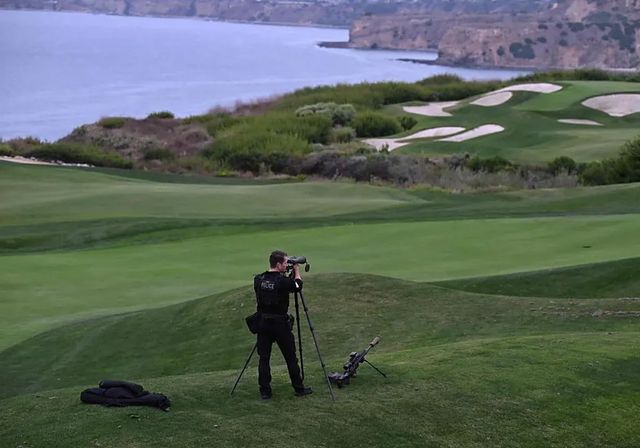 Detenido un hombre armado en el campo de golf de Trump en Los Ángeles antes de la visita del presidente