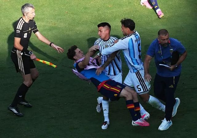 La FIFA lleva al banquillo la tangana de la final del Mundial