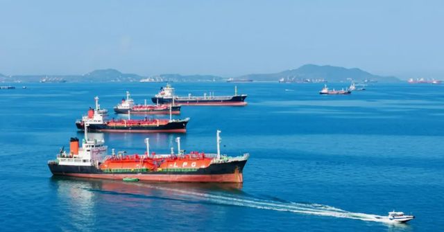 Írán otevřel Hormuzský průliv pro veškerou plavbu