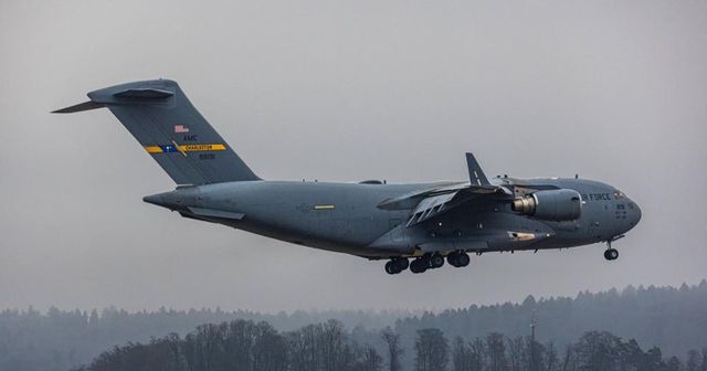 Un avion militar misterios al SUA a aterizat la Moscova. Reacția Kremlinului