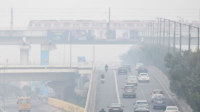 20 Trains Delayed Due To Fog And Poor Visibility On Christmas In Delhi